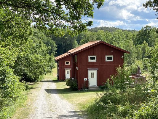 Bo på idyllisk bondgård | Nära sjö med fri båt - Bild 7