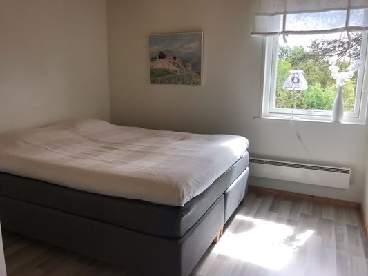 Hyr denna stuga i Tanumshede på 35 m². 2-4 sängplatser. 4 500 - 6 000 kr per vecka. Se bilder och tillgänglighet här.