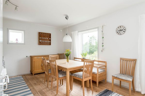 Bo på idyllisk bondgård | Nära sjö med fri båt - Bild 13