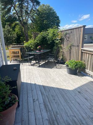 Stuga nära hav och skog