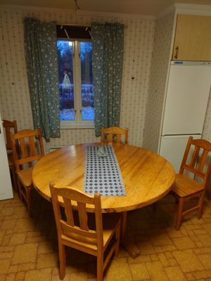 Hyr denna stuga i  på 95 m². 4-5 sängplatser. Från 5 000 kr per vecka. Se bilder och tillgänglighet här.