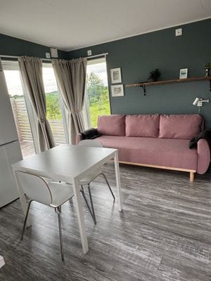 Hyr denna stuga i Tvååker på 30 m². 5 sängplatser. 3 300 - 7 400 kr per vecka. Se bilder och tillgänglighet här.