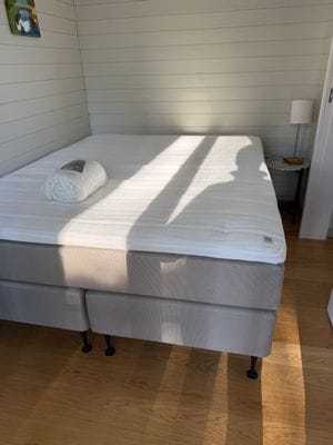 Nyinköpt 160 säng