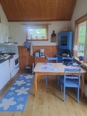 Charmigt vinterbonat fritidshus nära hav och golf