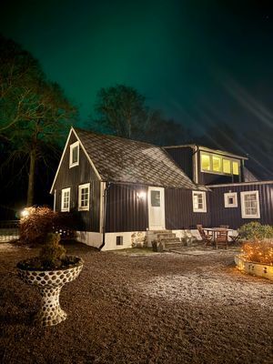 Gårdshus på hästgård i idyllisk miljö - Bild 24