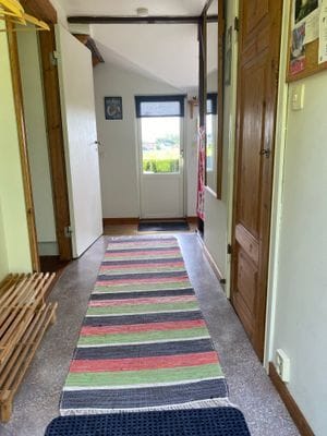 Hyr denna stuga i Nyhamnsläge på 45 m². 2-4 sängplatser. 4 500 - 5 500 kr per vecka. Se bilder och tillgänglighet här.