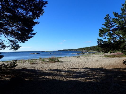 Strandnära stuga i Kvarnsand, Grisslehamn.