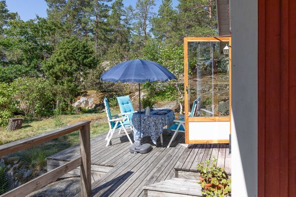 Bild 3 på Charmigt skärgårdshus med solig altan