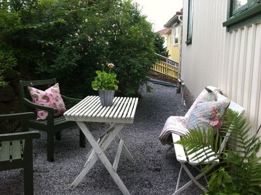 Hyr denna stuga i Lysekil på 40 m². 4 sängplatser. Från 6 500 kr per vecka. Se bilder och tillgänglighet här.