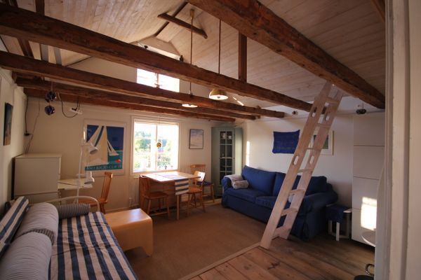 Mysig skärgårds stuga nära havet med kök och loft - Bild 7