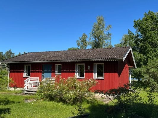 Stuga i Roslagen nära Herräng Dancecamp och havet.