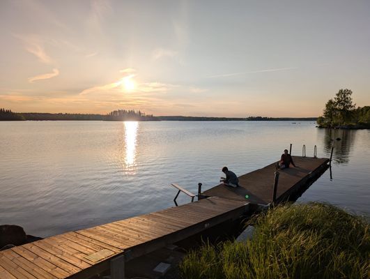 Åretrunt stuga med vedeldad bastu nära strand - Bild 12