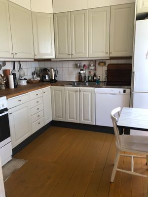 Kök med diskmaskin