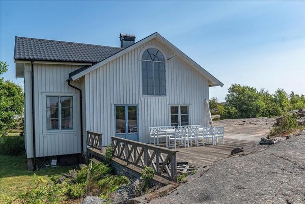 Rymligt sekelskifteshus vid havet