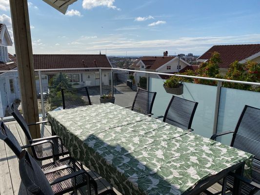 Rymligt hus med havsutsikt nära Lysekils centrum