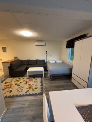 Hyr denna stuga i Karlstad på 35 m². 2-3 sängplatser. Från 10 000 kr per vecka. Se bilder och tillgänglighet här.