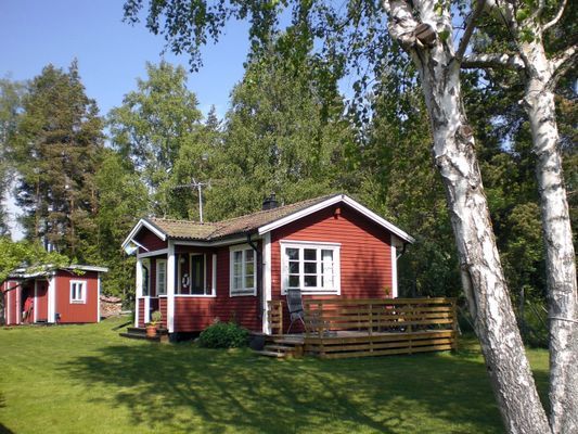 Hyr denna stuga i Gräsö på 30 m². 4-6 sängplatser. 2 500 - 3 000 kr per vecka. Se bilder och tillgänglighet här.