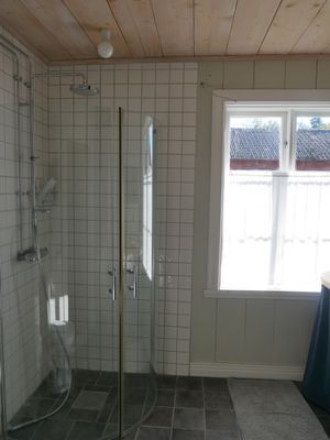 Hemtrevligt 1800-tals hus nära sjö och skog. - Bild 14