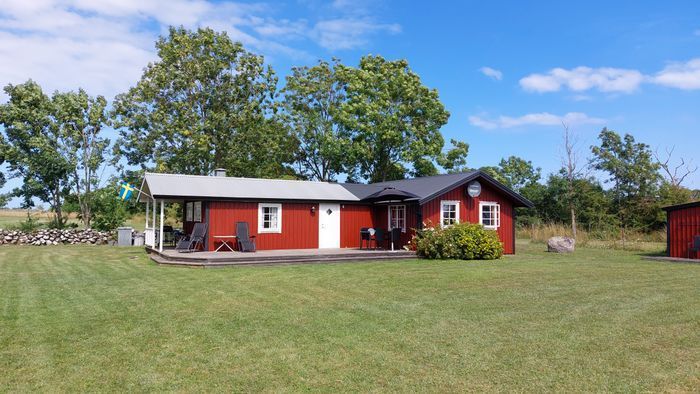 Hyr denna stuga i  på 70 m². 4-5 sängplatser. Pris ej tillgängligt. Se bilder och tillgänglighet här.