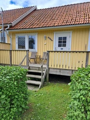Hyr denna stuga i Strömstad på 30 m². 4 sängplatser. 6 000 - 8 800 kr per vecka. Se bilder och tillgänglighet här.
