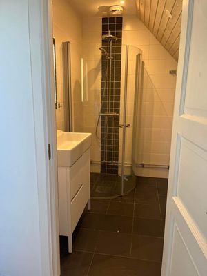 Badrum på ovanvåningen i huset