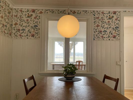 Hyr denna stuga i Halland på 150 m². 9-10 sängplatser. Från 11 400 kr per vecka. Se bilder och tillgänglighet här.