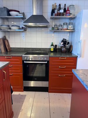 Mysig Ölandsgård på lugn radbygata - Bild 6