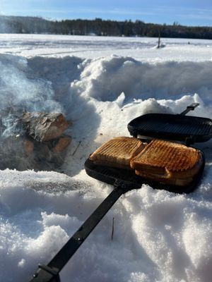 Stuga med fjäll- och sjöutsikt, bastu, och kamin - Bild 43