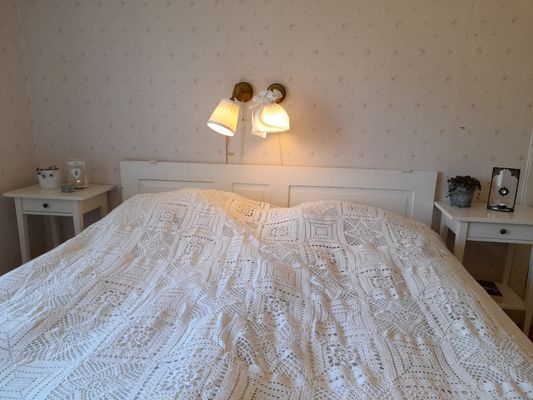 Stuga med härligt läge omgärdad av skog nära badsj - Bild 10