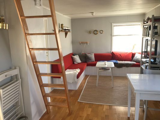 Hyr denna stuga i Strömstad på 35 m². 6-8 sängplatser. Från 7 000 kr per vecka. Se bilder och tillgänglighet här.