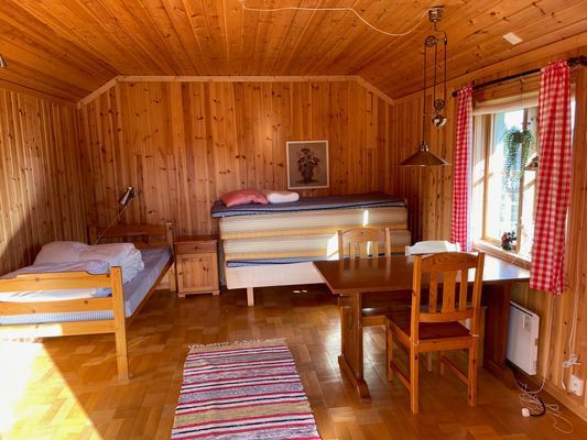 Hus i centrala Jokkmokk, med utsikt mot solnedgång - Bild 17