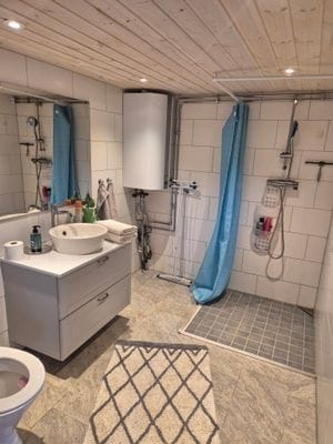 Bild 3 på Mysigt och nyrenoverad timrad stuga.