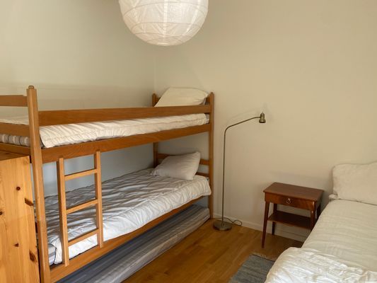 Sovrum 2 - våningssäng två bäddar (90 cm per bädd)