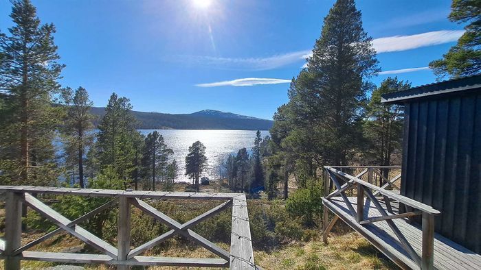 Bild 3 på Unik stuga med sjö och fjällutsikt där båt ingår