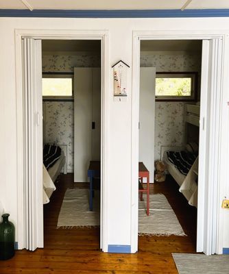 Enkel skärgårdsstuga med sjötomt och egen brygga. - Bild 8