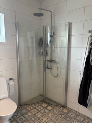Strandnära modern villa - Bild 16