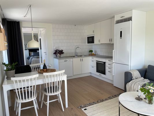 Hyr denna stuga i Grundsund på 35 m². 5 sängplatser. 6 900 - 12 900 kr per vecka. Se bilder och tillgänglighet här.