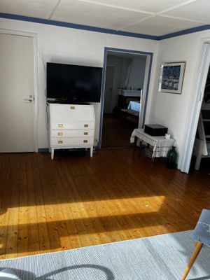 Enkel skärgårdsstuga med sjötomt och egen brygga. - Bild 9