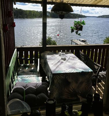 Enkel skärgårdsstuga med sjötomt och egen brygga. - Bild 11