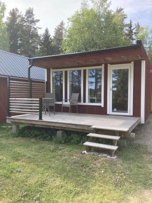 Hyr denna stuga i  på 45 m². 2-4 sängplatser. Från 3 000 kr per vecka. Se bilder och tillgänglighet här.