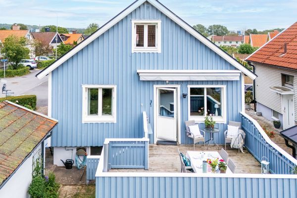 Hyr denna stuga i  på 150 m². 7-9 sängplatser. Pris ej tillgängligt. Se bilder och tillgänglighet här.