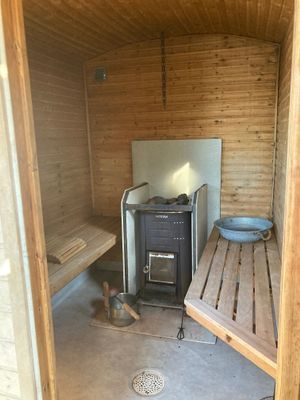 Stuga med vedeldad bastu och Jacuzzi - Bild 10