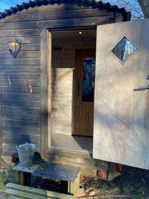 Stuga med vedeldad bastu och Jacuzzi - Bild 13