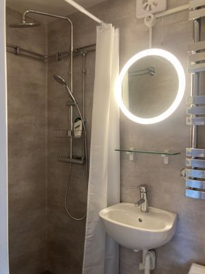 Stuga med vedeldad bastu och Jacuzzi - Bild 19