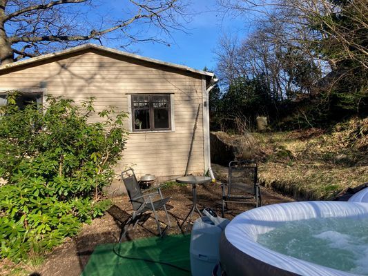Stuga med vedeldad bastu och Jacuzzi - Bild 7