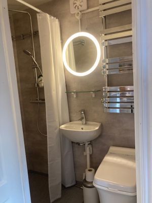 Stuga med vedeldad bastu och Jacuzzi - Bild 27