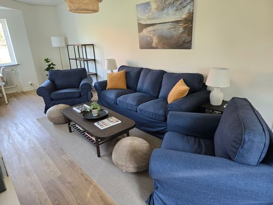 Hyr denna stuga i Ystad på 100 m². 3-4 sängplatser. 4 000 - 6 000 kr per vecka. Se bilder och tillgänglighet här.