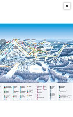 Pistkarta sett från toppen av berget. Vårt hus är det första i Björn-byn .