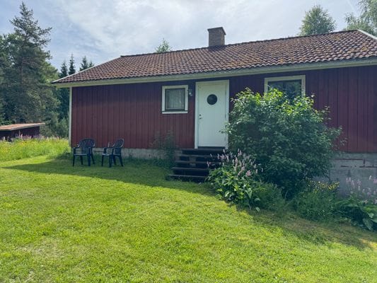 Bild 3 på Hemtrevligt hus mitt i skogen nära egen sjö