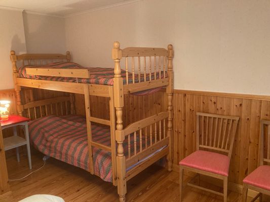 Stuga i gammal dalaby med sjötomt. - Bild 36